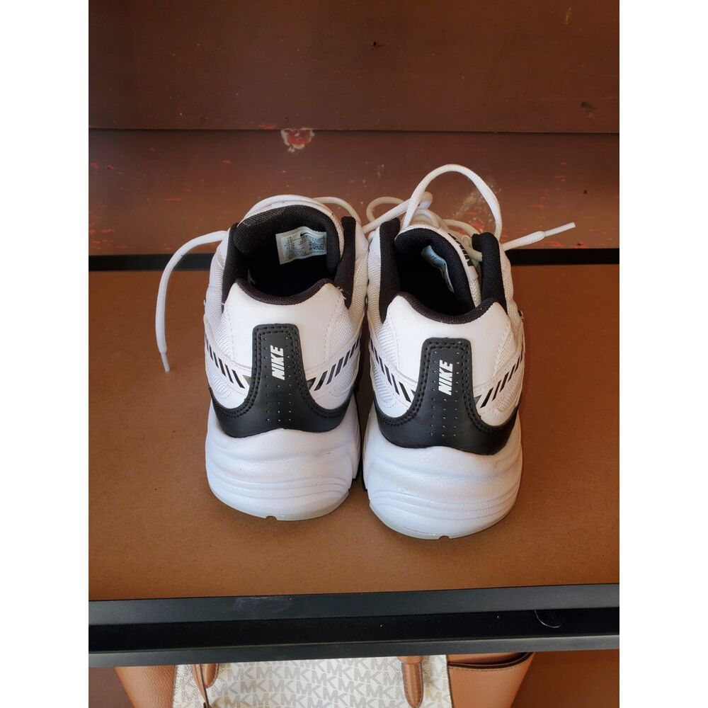 Nike Initiator